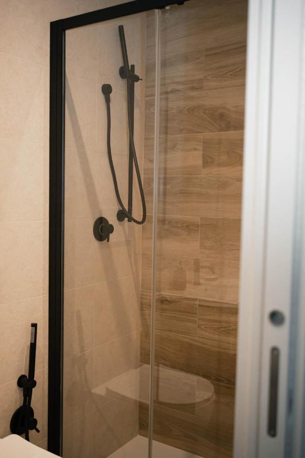Black Marble - Design Apartment Bari Exterior foto